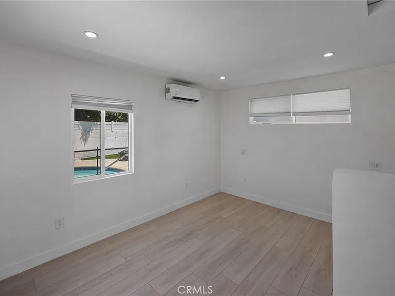 18015 Collins St — Photo 18