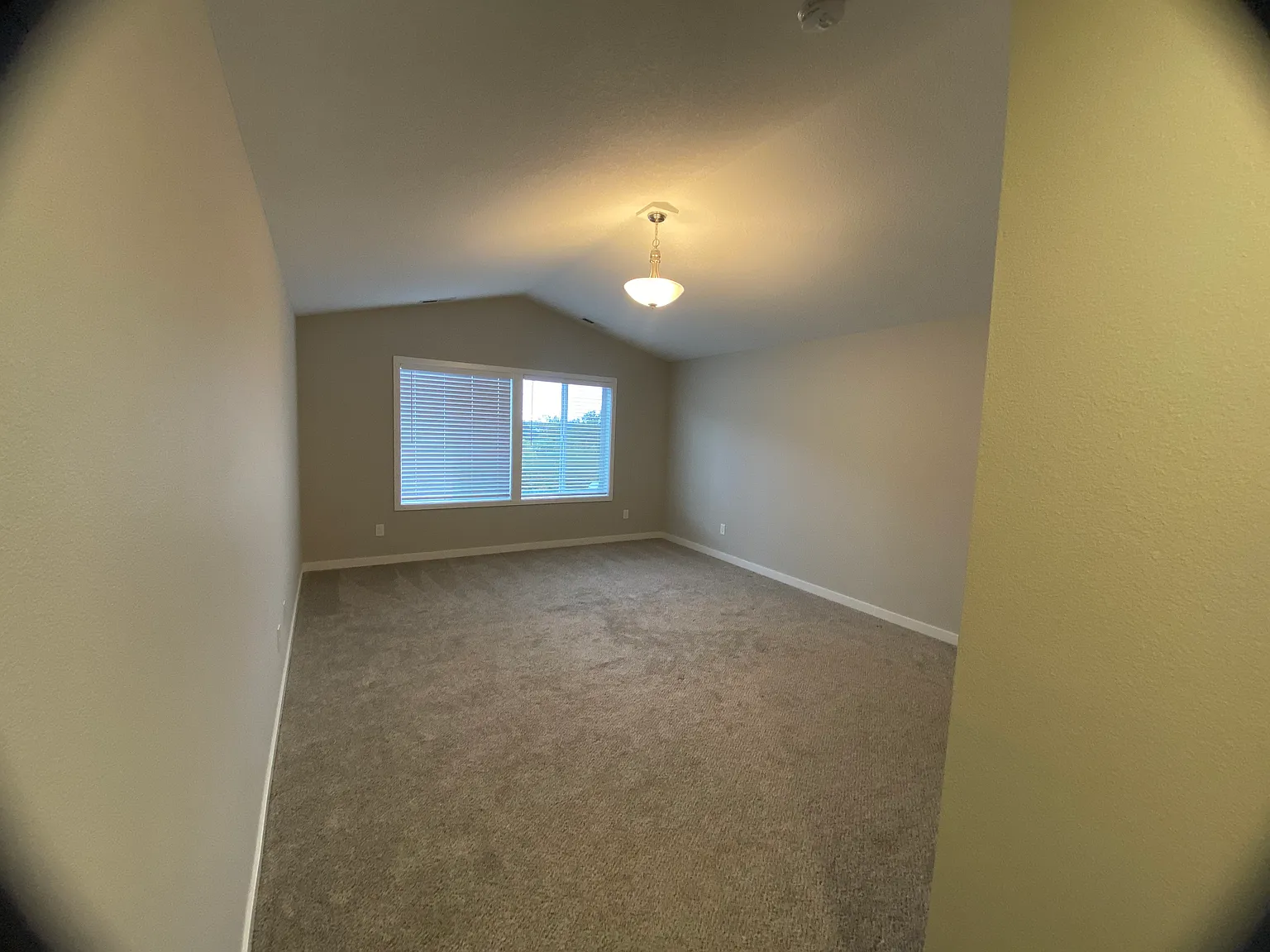 3 bed, 2.5 bath, 1807 sqft, $2,800 — Photo 2