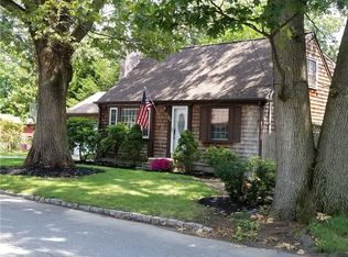 54 Horse Neck Rd, Warwick, RI 02889