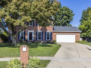 507 Beacon Ct, Bloomington, IL 61704