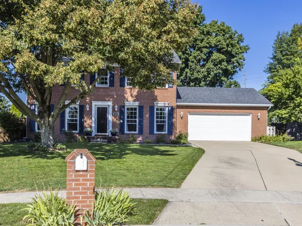 507 Beacon Ct, Bloomington, IL 61704