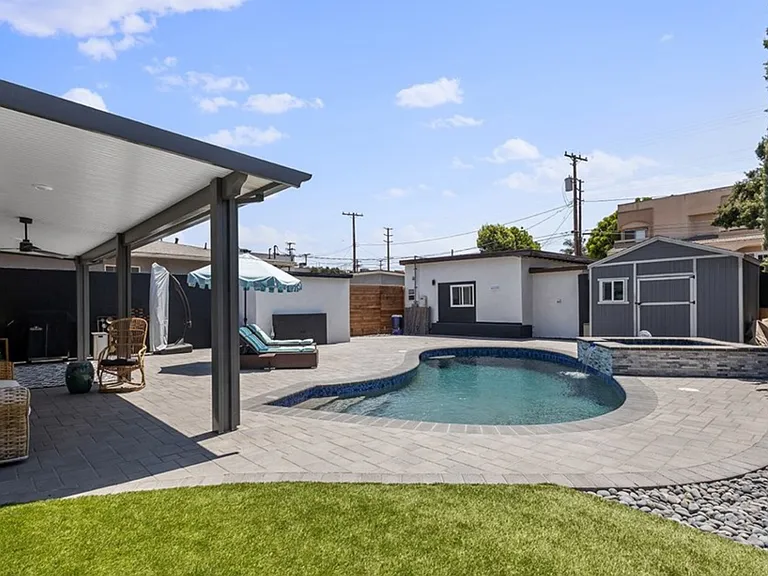 334 W Valencia Ave — Photo 32