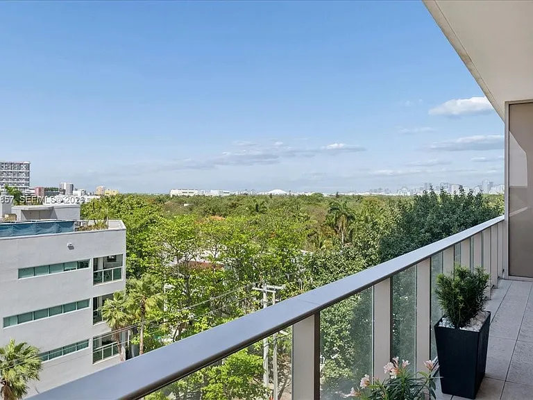 2678 Tigertail Ave #501 — Photo 36