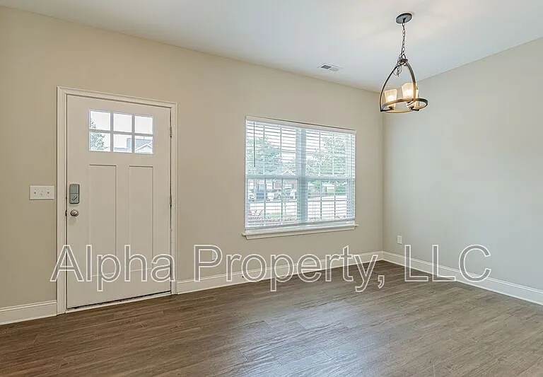 830 Chartwell Dr — Photo 3
