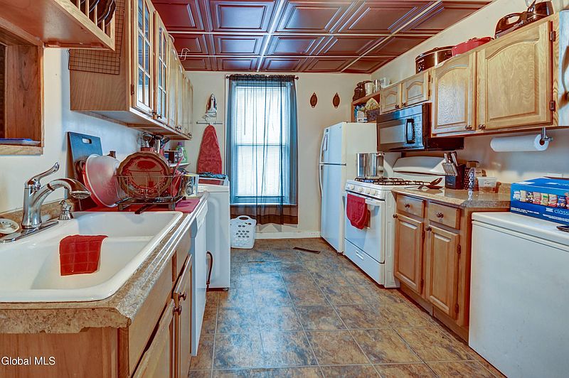 5th image of 92-94 Washington Street