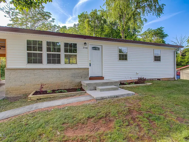 2540 Volunteer Pkwy — Photo 3