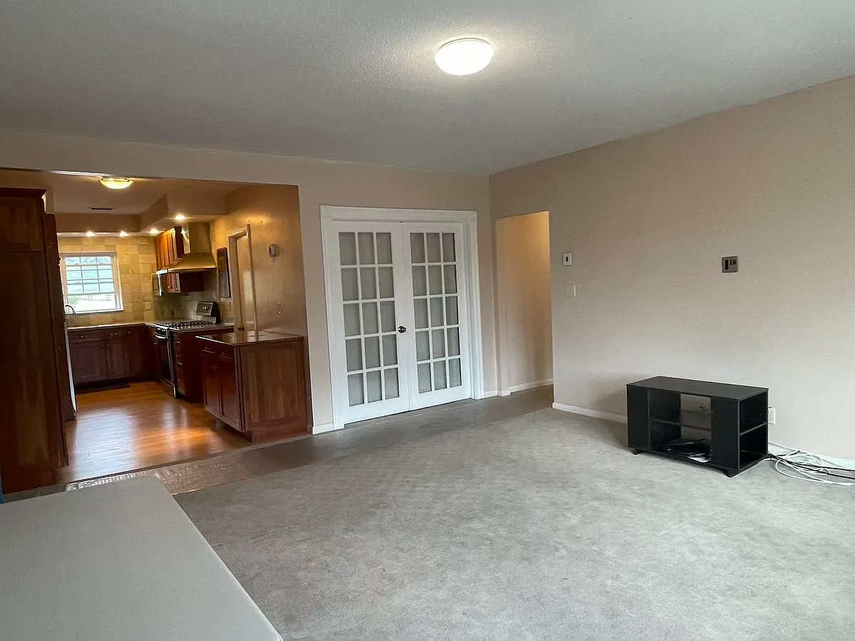 Building Photo - 30 Lake Shore Ct #4