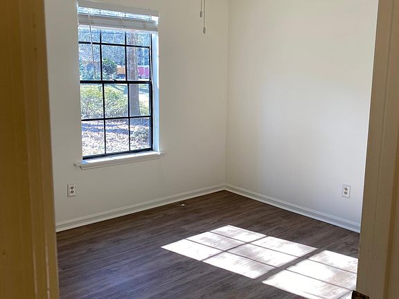 3rd image of 3016 Creek Dr