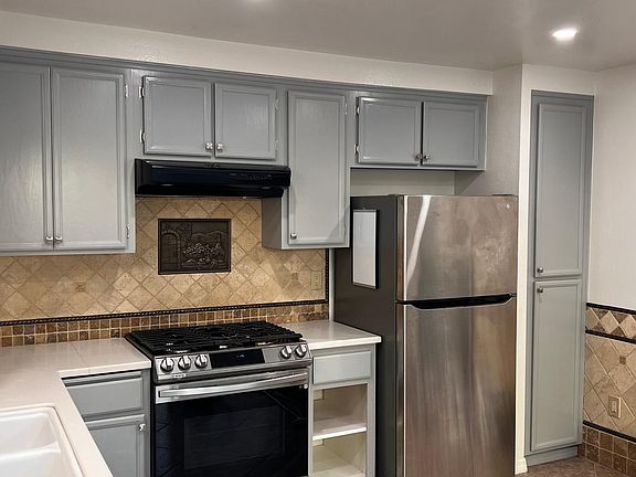 Kitchen 
Newer appliances 
*Missing cabinet doors have been ordered
