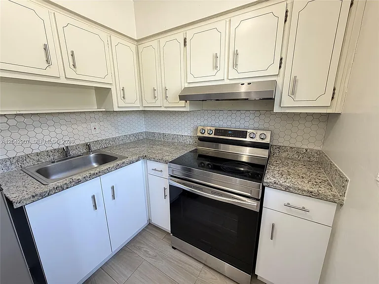 1821 N 17th Ct #20 — Photo 11