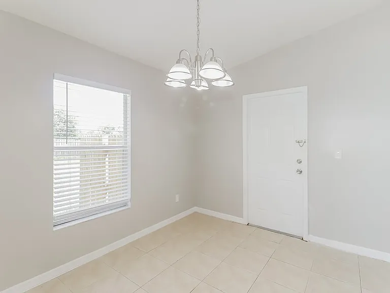 3238 Riverdale Dr — Photo 5