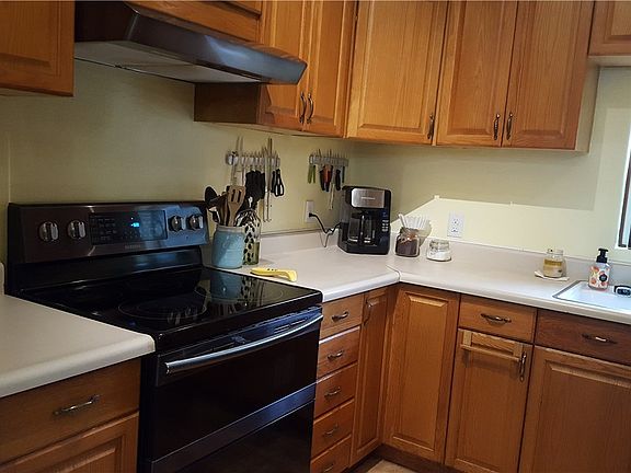 Lots of Kitchen Counter/Workspace