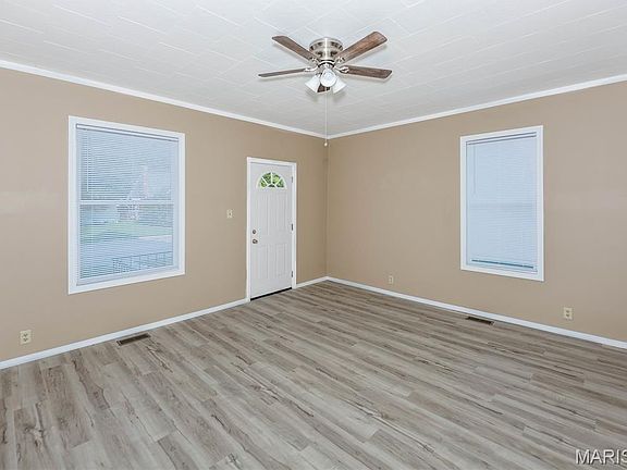 5th image of 719 Summit Ave