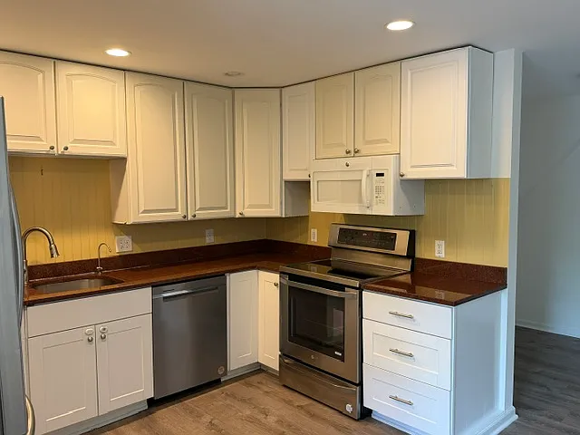 Poplar Ave — Photo 2