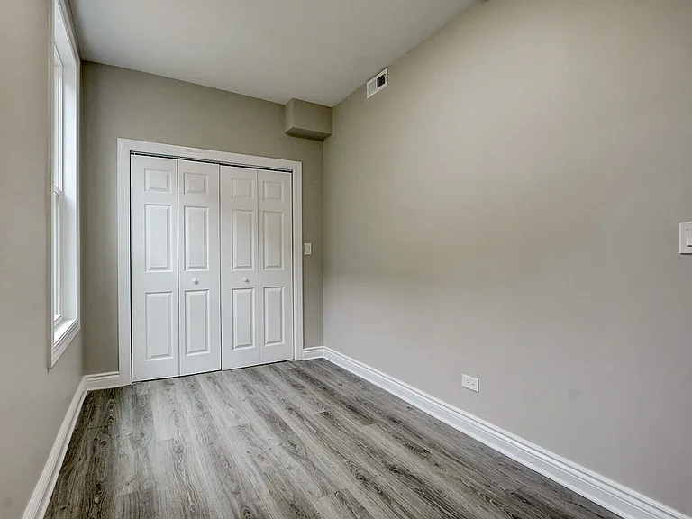 2815 N Hamlin Ave #2R — Photo 9