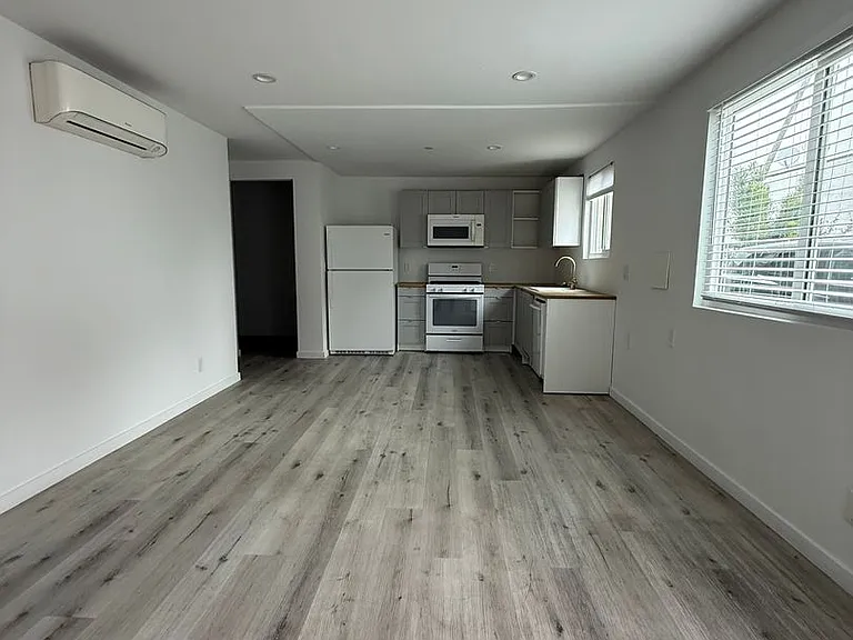 5806 Camerford Ave — Photo 3