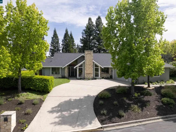 7 Crockett Dr, Moraga, CA 94556