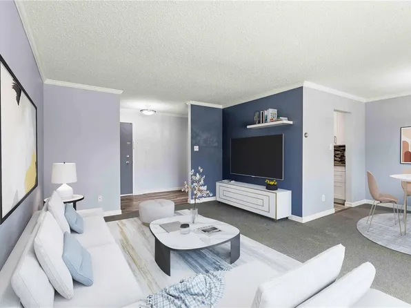 900 Tolmie Ave #217, Saanich, BC V8X 3W6