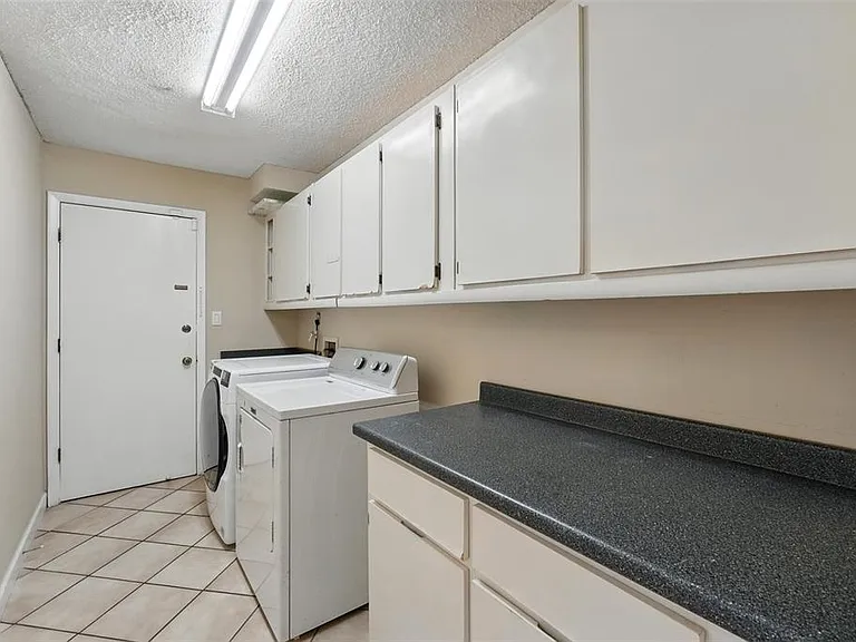 7925 Tumblestone Dr — Photo 33