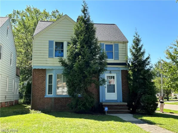 3742 Silsby Rd, University Heights, OH 44118