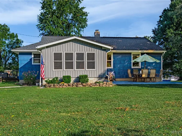 11713 Sanderson Rd, Medina, NY 14103