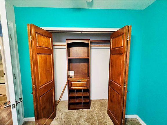 5th image of 410 E Wyman Ave