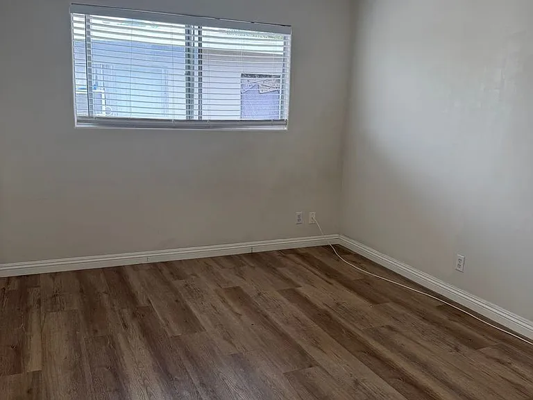 2119 E Westport Dr #7 — Photo 9