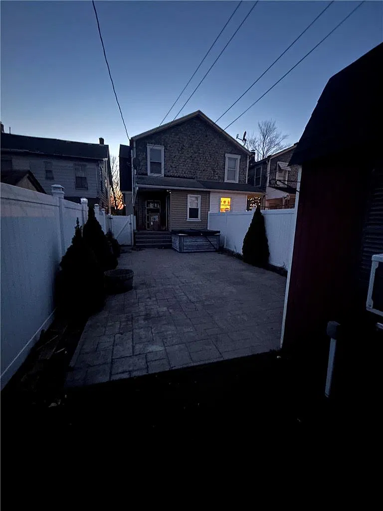 3 bed, 1.0 bath, 2006 sqft, $2,000 — Photo 3