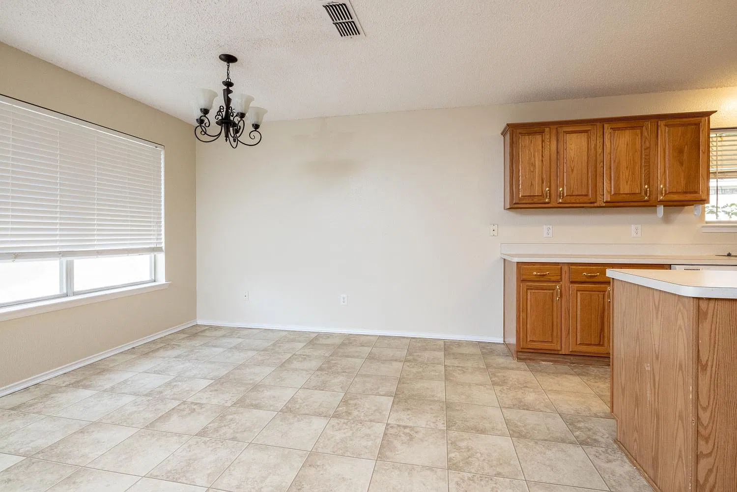 3 bed, 1800 sqft, $1,950 — Photo 3