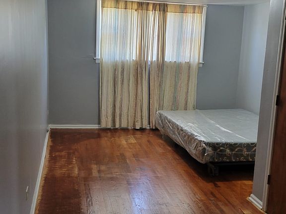 3rd image of 9612 S Oglesby Ave