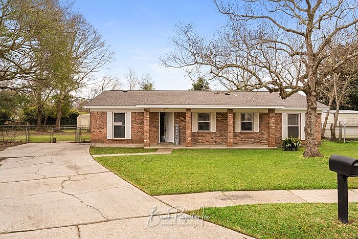 1st image of 511 Dartmoor Ln