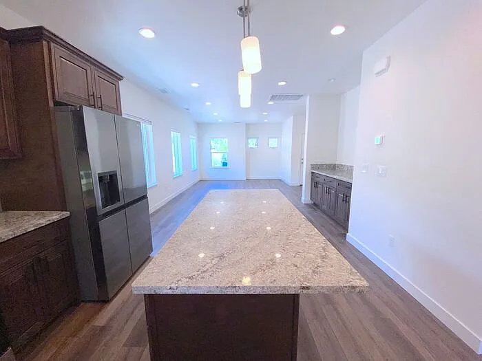 3 bed, 2.5 bath, 1530 sqft, $2,695 — Photo 2