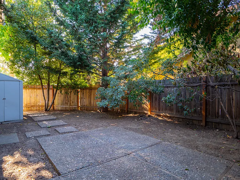 448 Lilac Ct — Photo 31