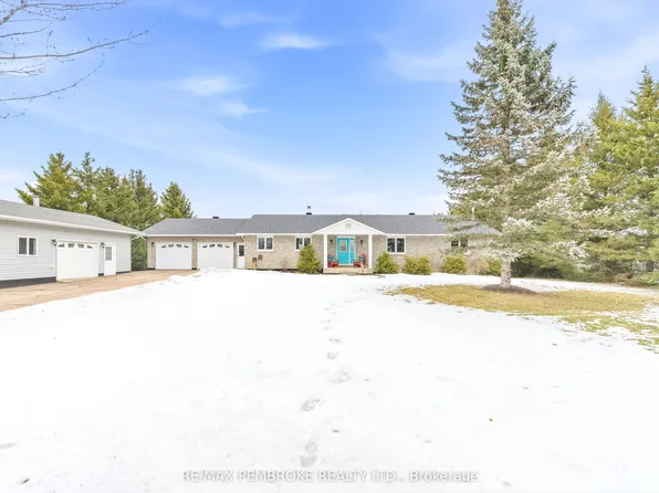 56 Robertson Dr, Whitewater Region, ON K0J 1C0