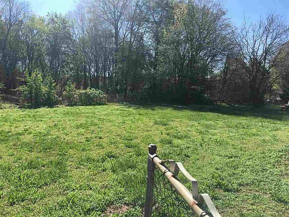 3rd image of 205 Dixie Trail Dr