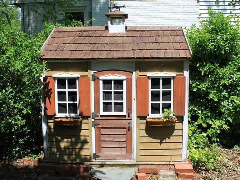 Dollhouse shed