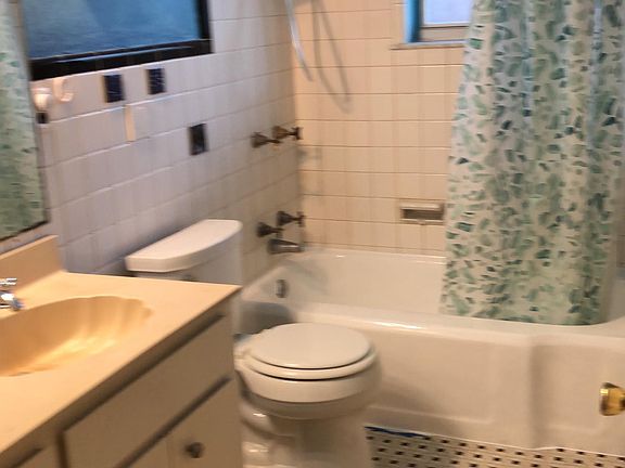 3rd image of 732 Putnam Ave #1