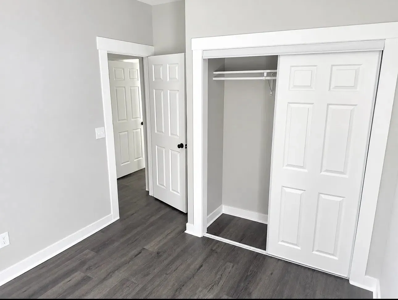 3 bed, 1100 sqft, $2,100 — Photo 4