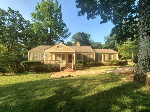 204 Rock City Trl, Lookout Mountain, GA 30750