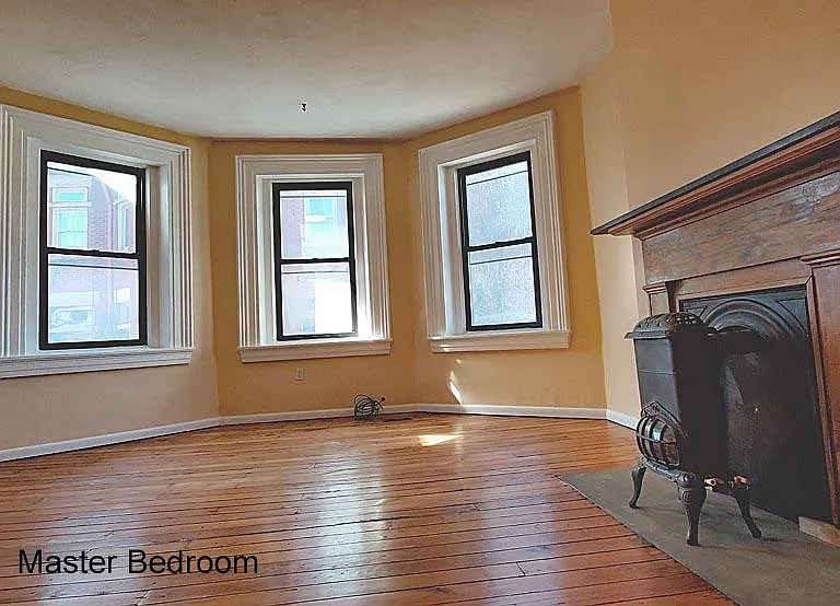 Master bedroom: 20'x15' with 8'closet
Original floors