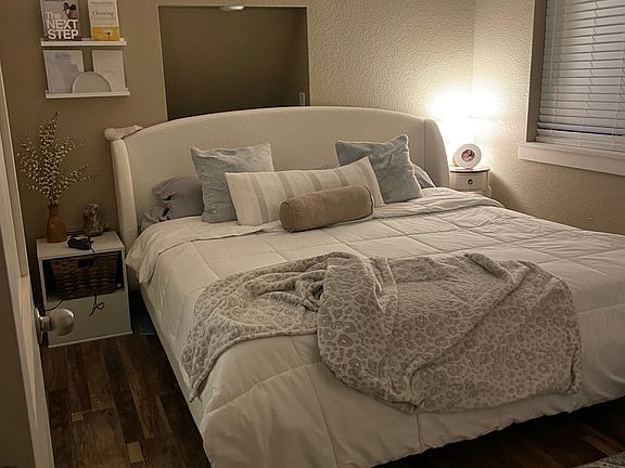 King bed in 2nd bedroom