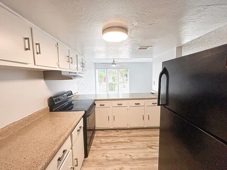 6802 N 17th Ave — Photo 19