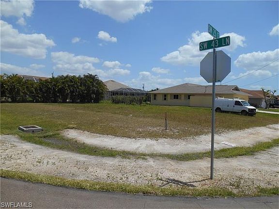 5th image of 4333 SW 25th Ct