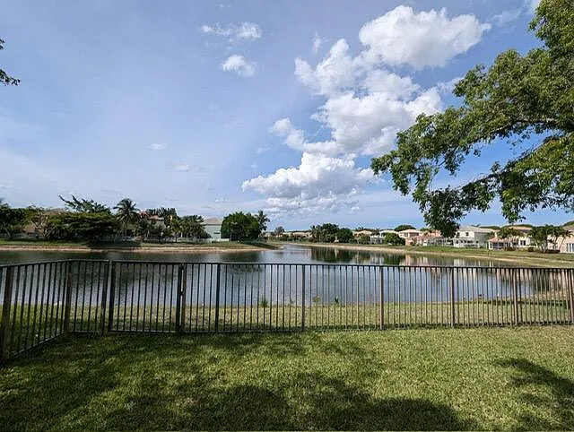 9015 Alexandra Cir — Photo 27