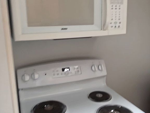 4th image of 927 College Ave #9