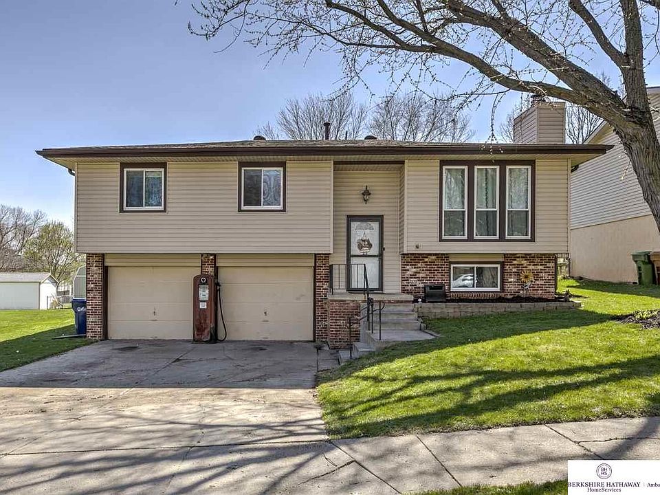 1st image of 2403 Arlington Pl