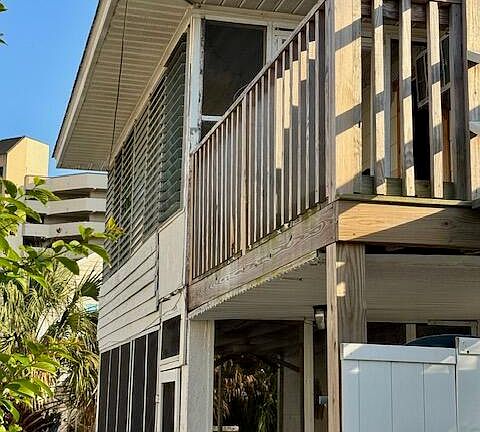 3rd image of 515 Hillside Drive S