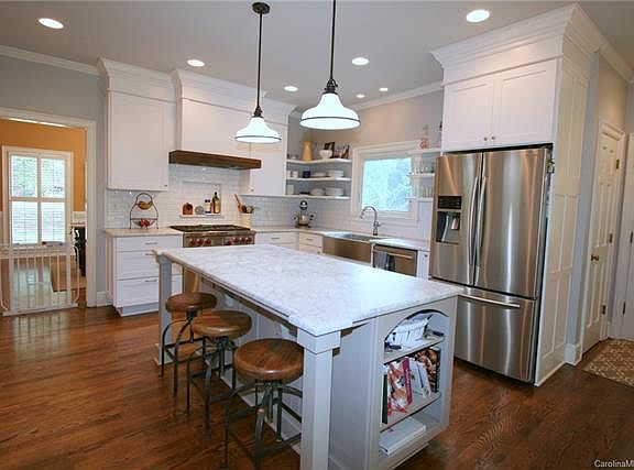 5th image of 801 Amanda Dr