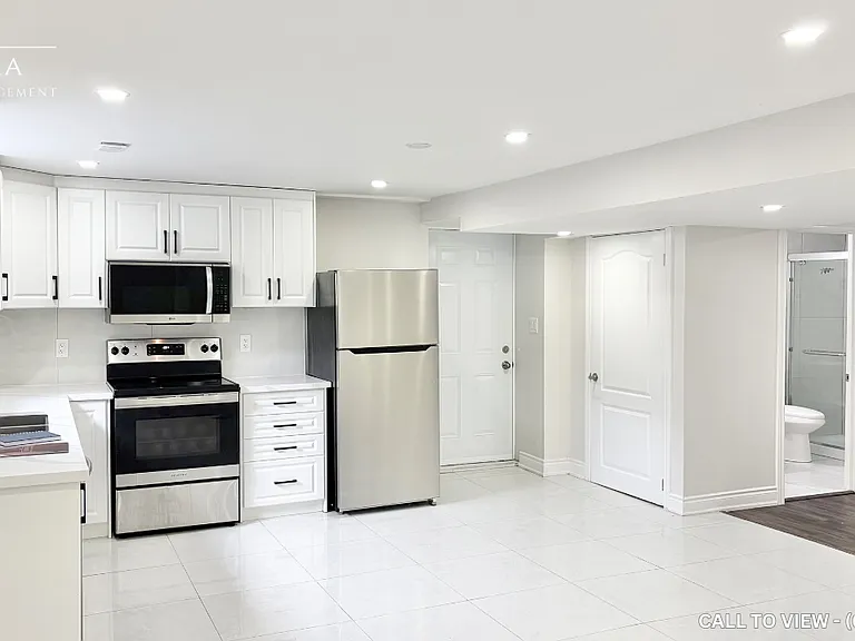 923 Guinness Cres #2 — Photo 4