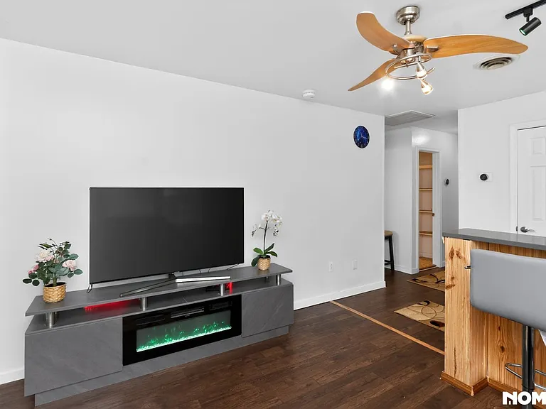 14714 Edgewater Dr — Photo 4